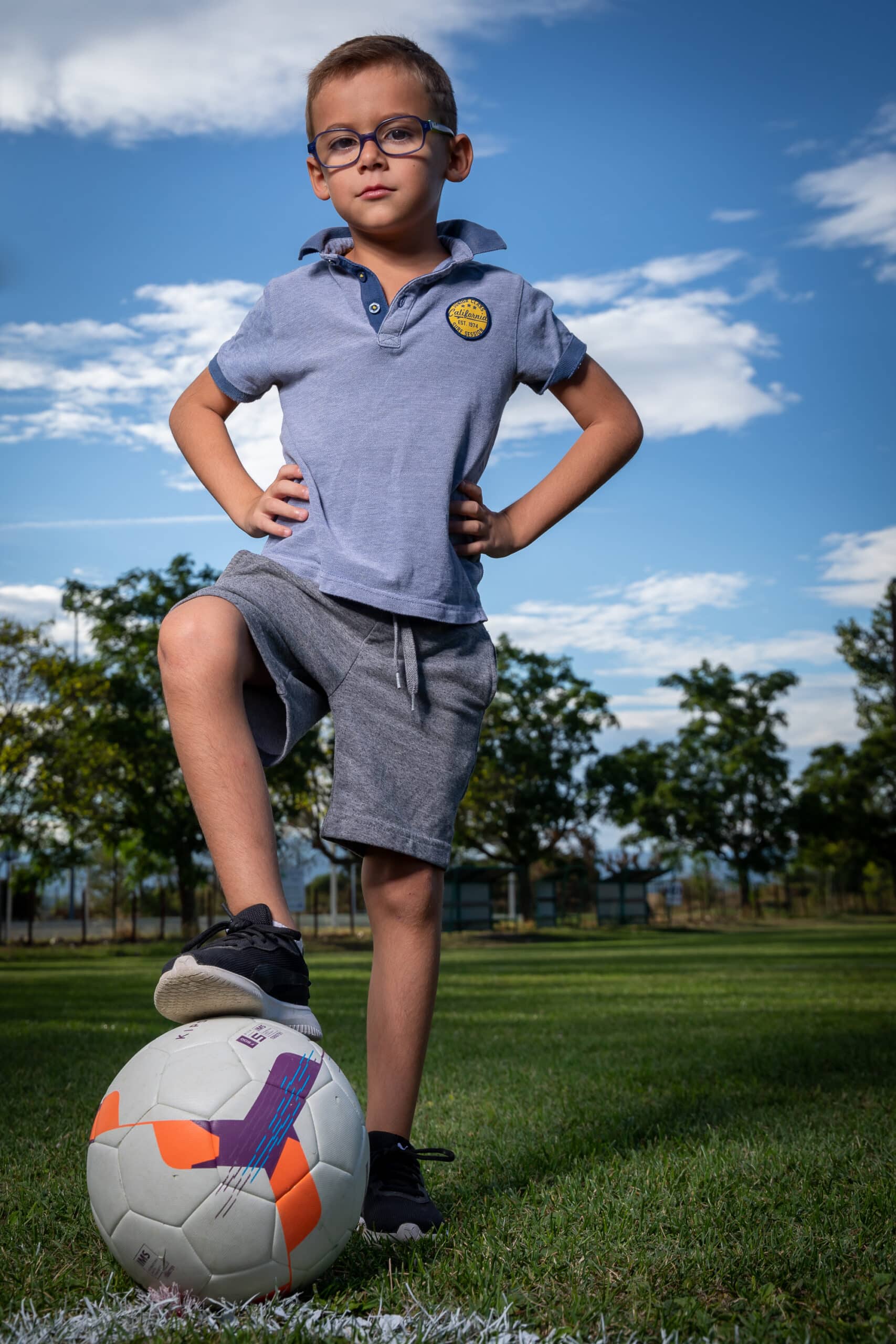 Photo portrait Lohan joue au foot